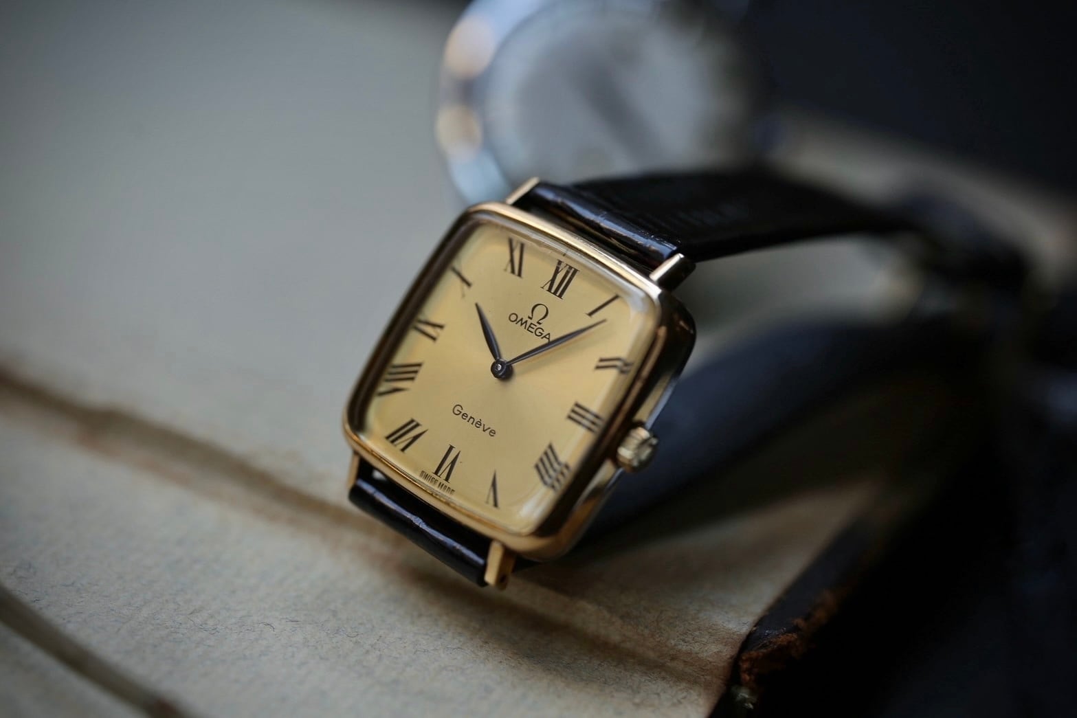 【OMEGA GENEVE】手巻き腕時計 OMEGA】 1975年製 オメガ 『ジュネーブ スクエア』ローマン