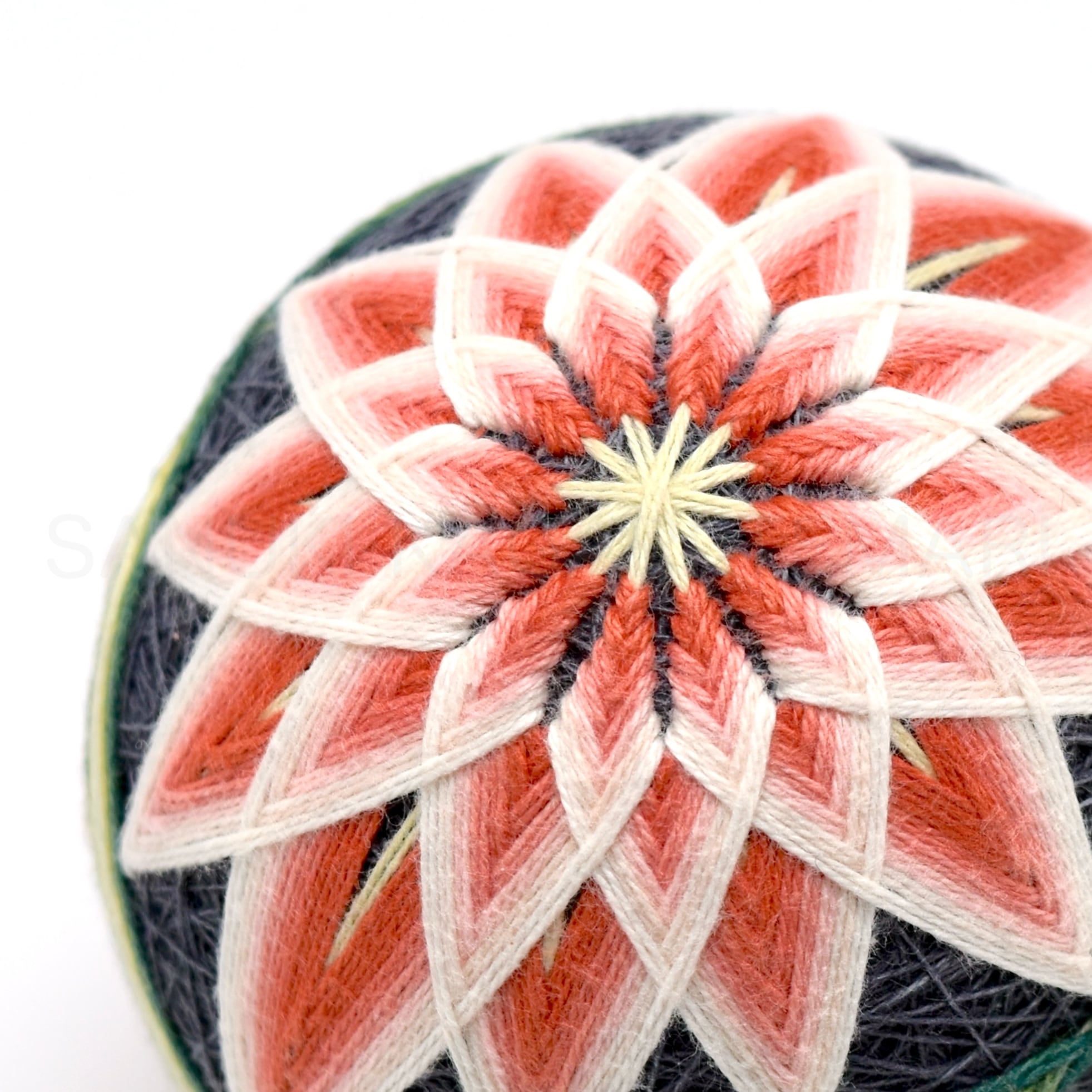 讃岐かがり手まり「三羽根亀甲に変わり菊」_MA361-3421 | 讃岐かがり