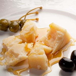 イタリア産 グラスフェッド パルミジャーノ・レッジャーノ 24ヶ月以上熟成 5kg 業務用 Grassfed Parmigiano Reggiano Cheese 24+ Months Aged 5kg | Large Bulk