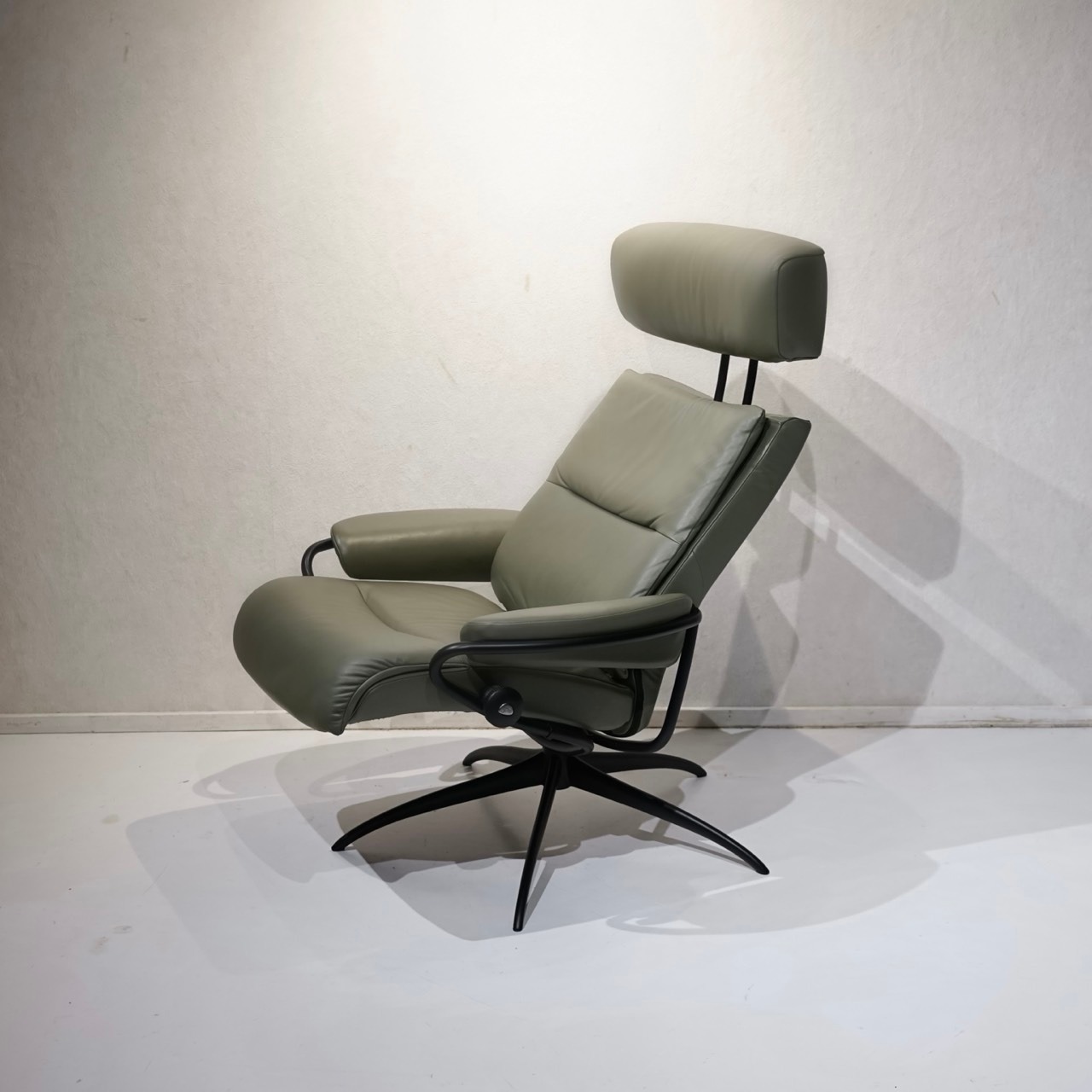 EKORNES エコーネス Stressless Tokyo ストレスレス トーキョー 1人掛け ソファ 1Pソファ リクライニングチェア オットマン付き パーソナルチェア 本革 椅子 チェア モダン 北欧 ホテルライク