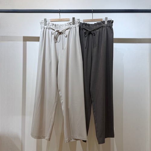 ドライタッチゆるテーパードパンツ
