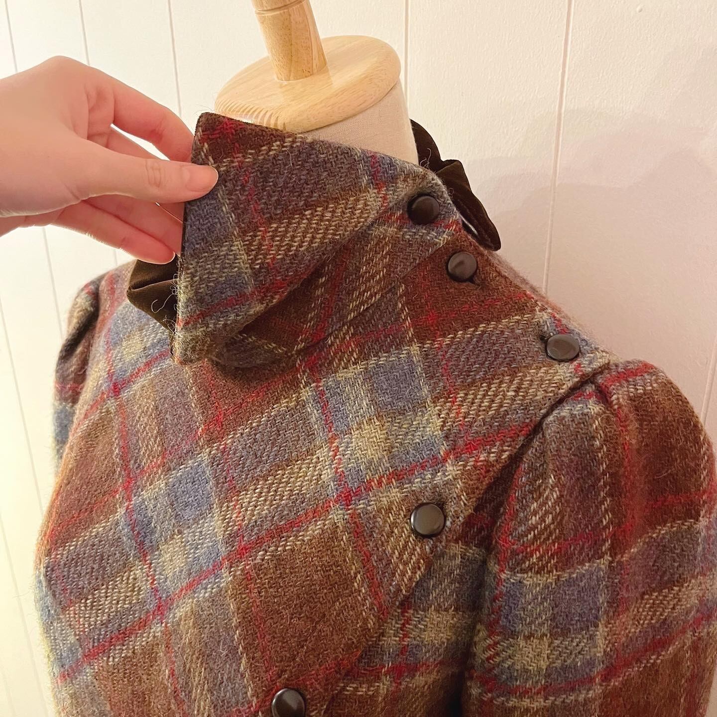 brown velours collar triangle check one-piece