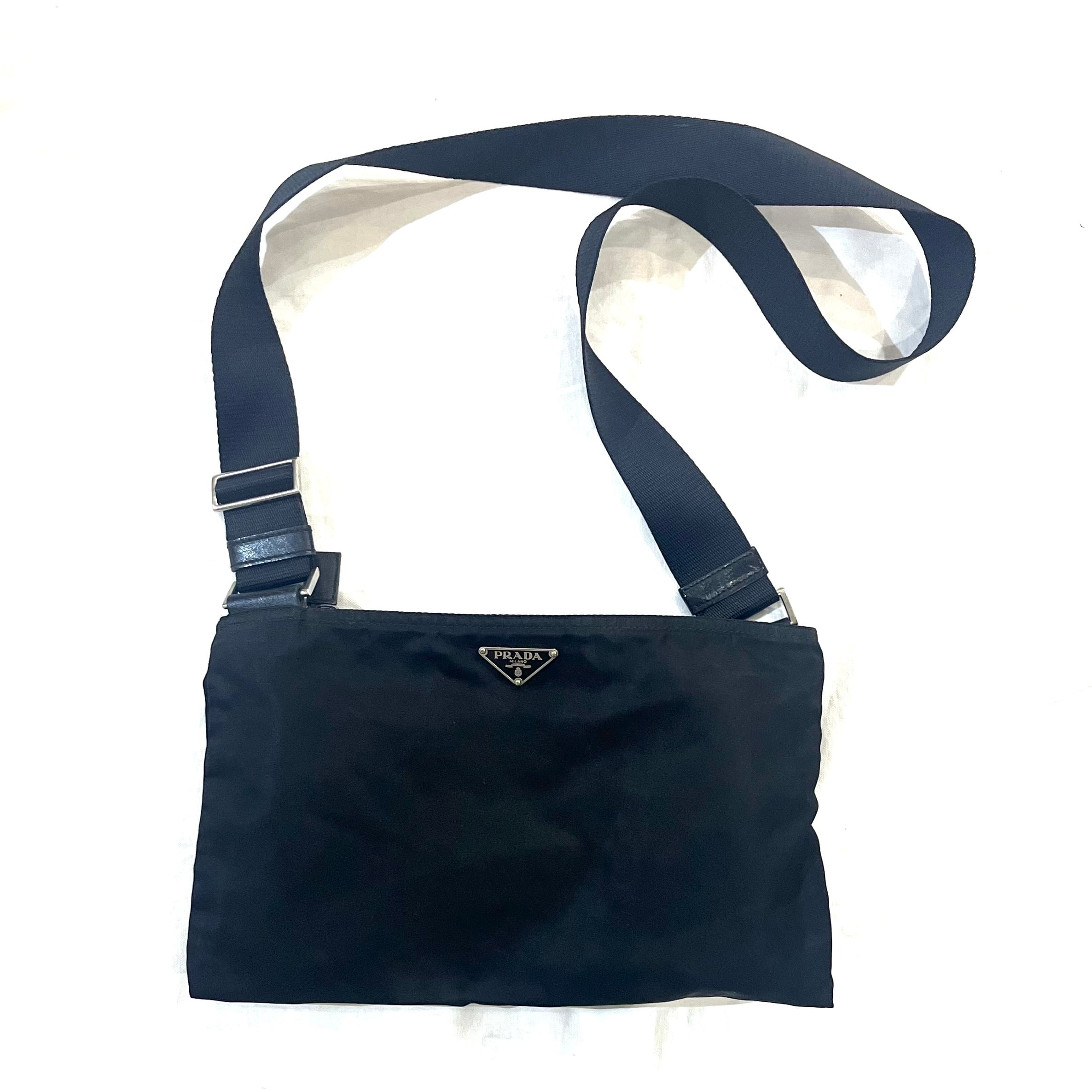 プラダ◎PRADA ボディバッグ ブラック 三角プレート ナイロン 斜め掛け 黒 PRADA】超軽量ナイロンショルダーバッグ 三角ロゴプレート ブラック
