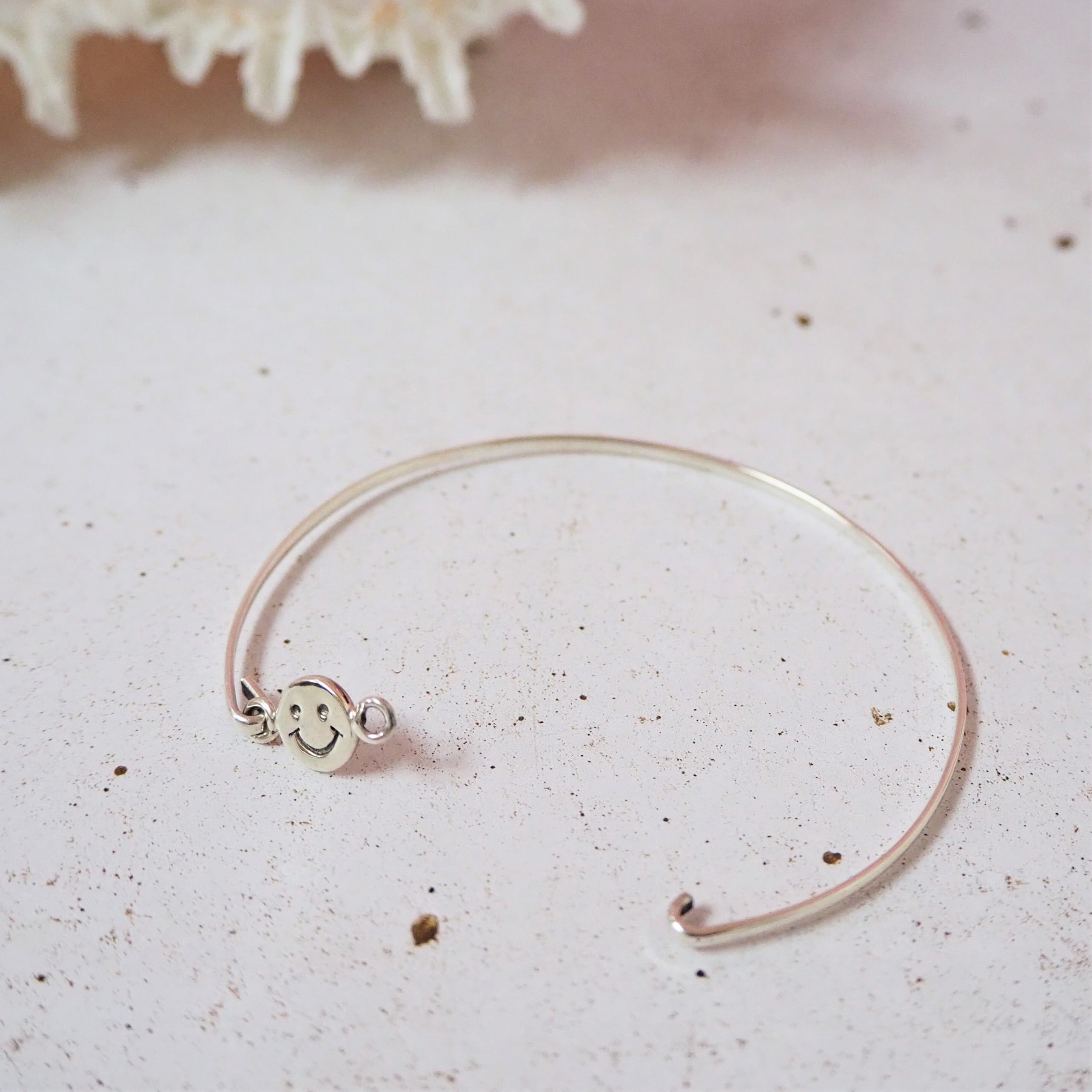Smile Hoop Silver Bangle《SILVER925》18380428(S1) | SEARCH. powered by BASE
