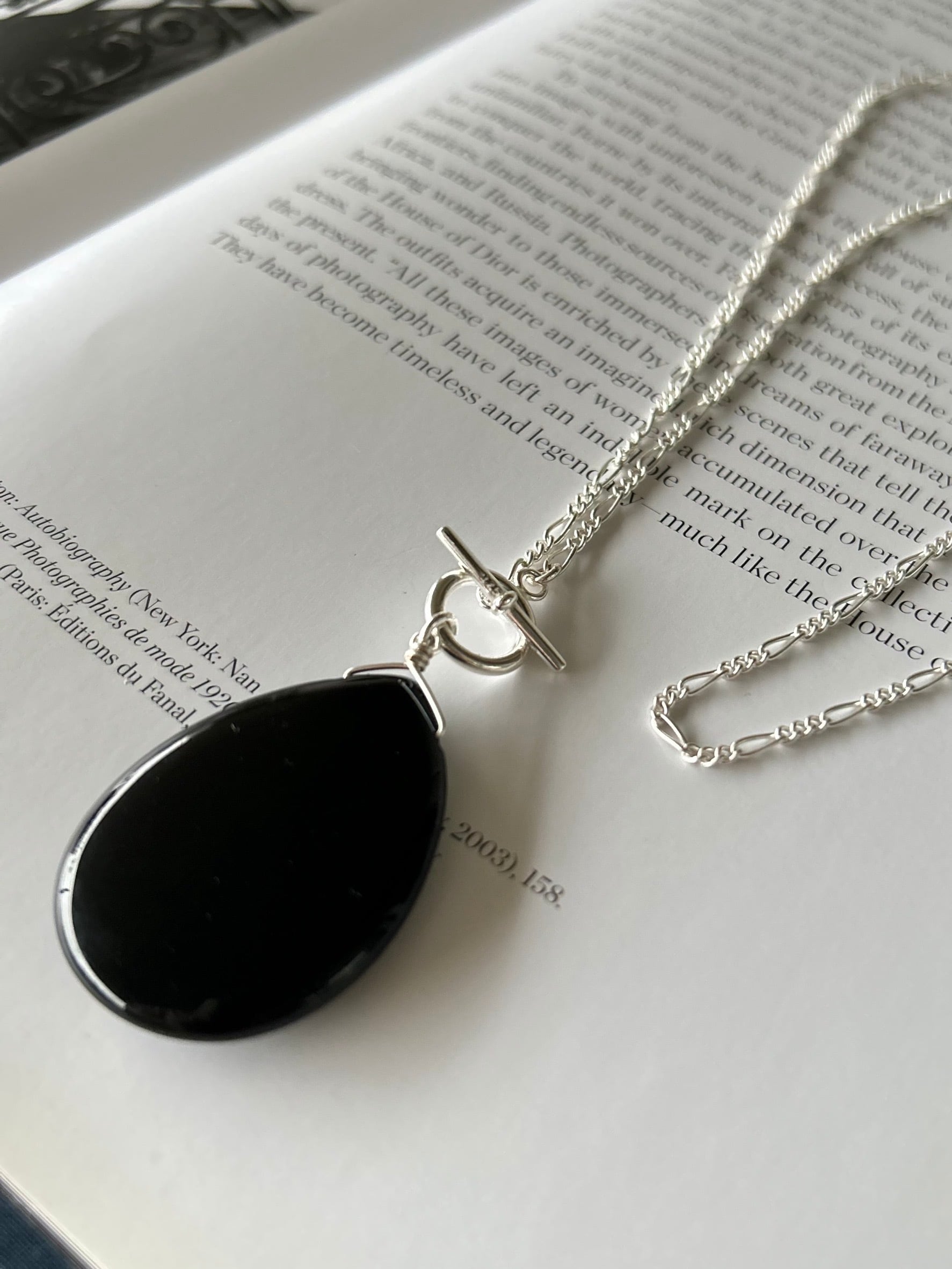 オニキスドロップペンダントネックレス | 上品なアクセサリー