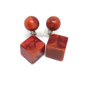 立体的なキューブタイプが魅力的！アップル珊瑚スクエア ピアス・イヤリング mm1113