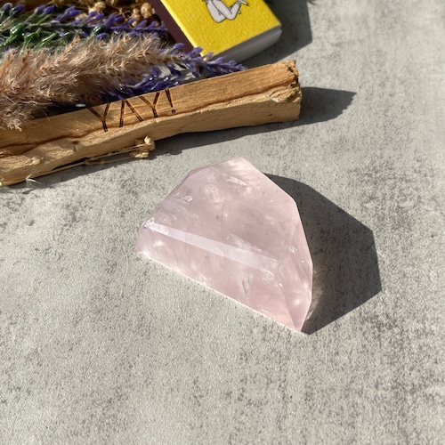 ブラジル・バイーア州産 ローズクォーツ ポリッシュポイント｜シャープな結晶感｜一点もの