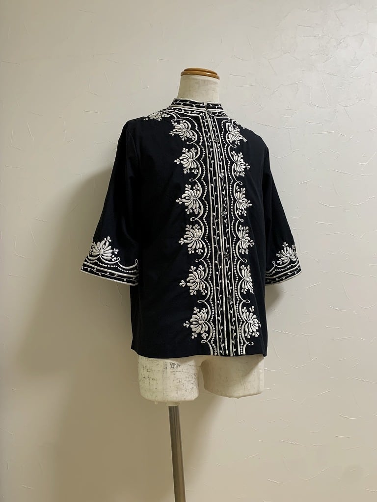 1970~80's Monotone Embroidery Design Stand Collar Shirt