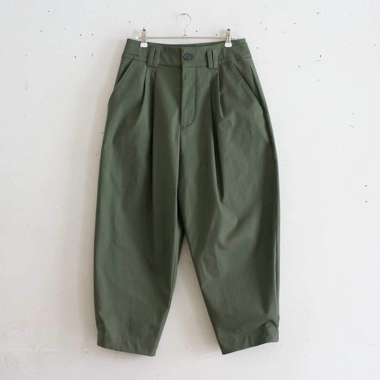 unisex egg pants C／herringbone linen〈black〉 | SALUÉ