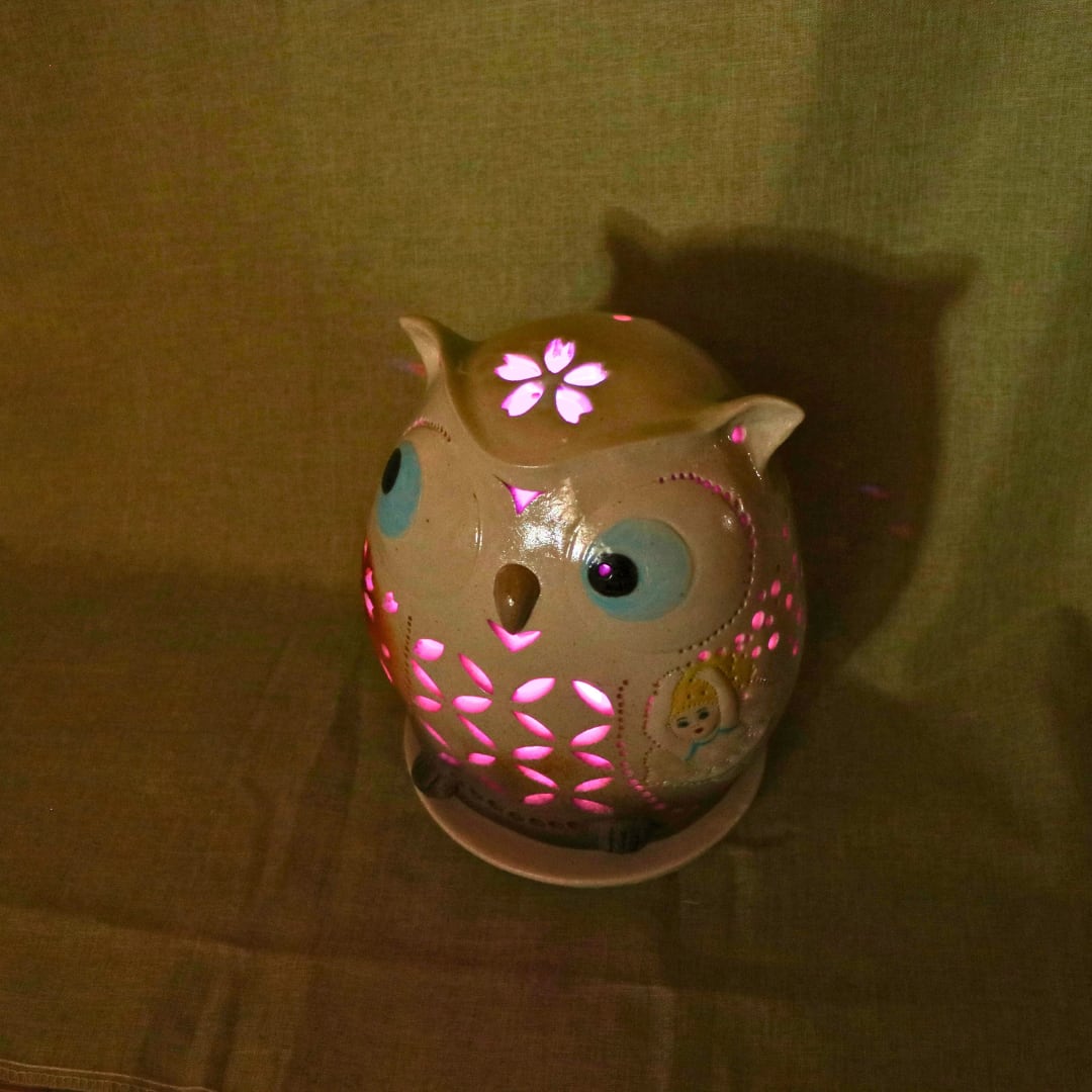 ハンドメイド陶芸ふくろう 職人 手作り フクロウ 皿 平皿 プレート ふくろう 福ろう 梟 モチーフ 食器 フクロウ グッズ ふくろう グッズ かわいい 北海道 お土産 ギフト  誕生日 プレゼント ギフト 工芸品 民芸品 陶芸 焼き物 川湯温泉 送料無料 北海道 弟子屈 | 北国からの贈り物（北海道グルメ）