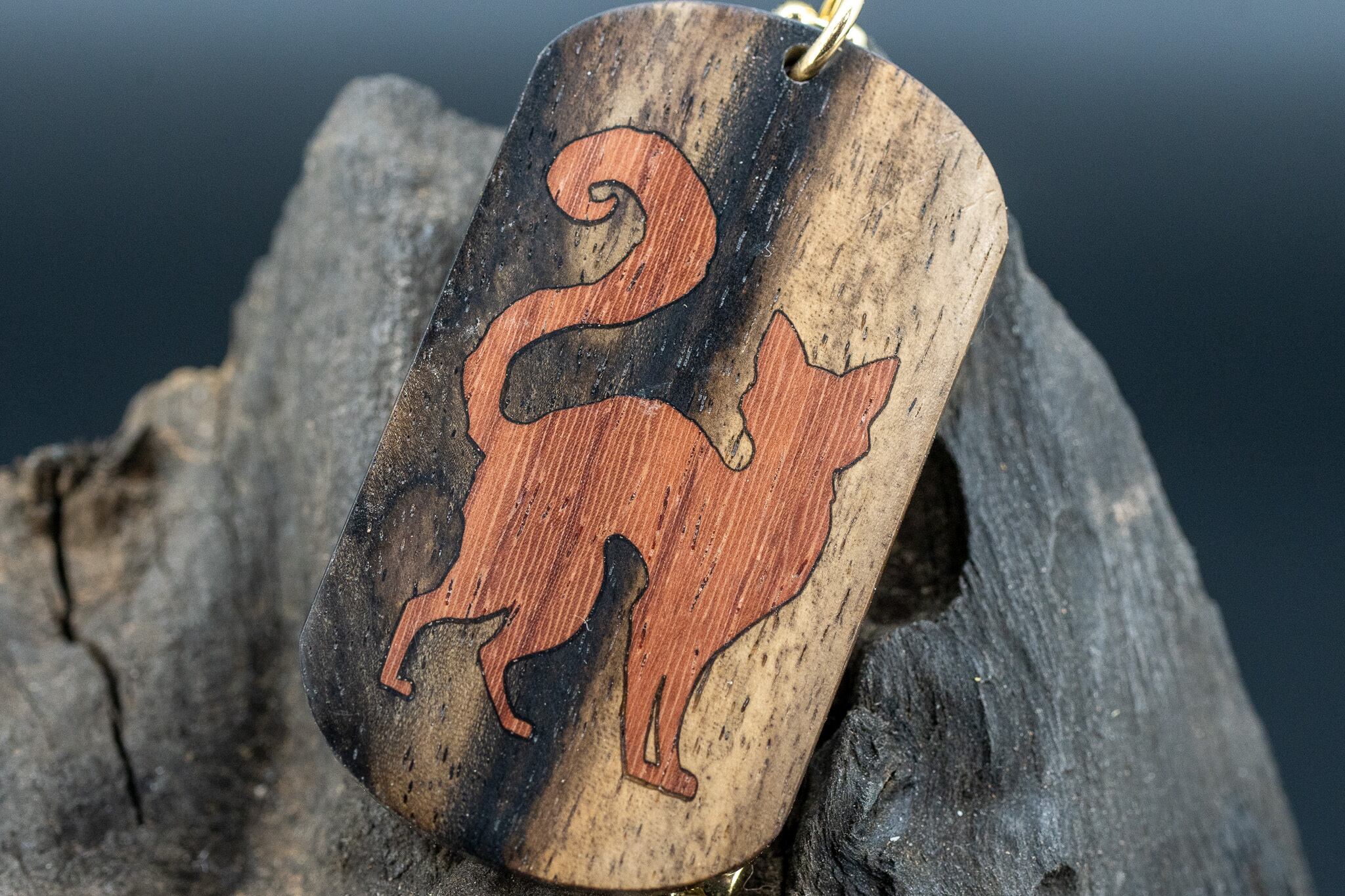 ※【魅惑の黒い紋様】 黒柿 ドッグタグ 象嵌 探る視線