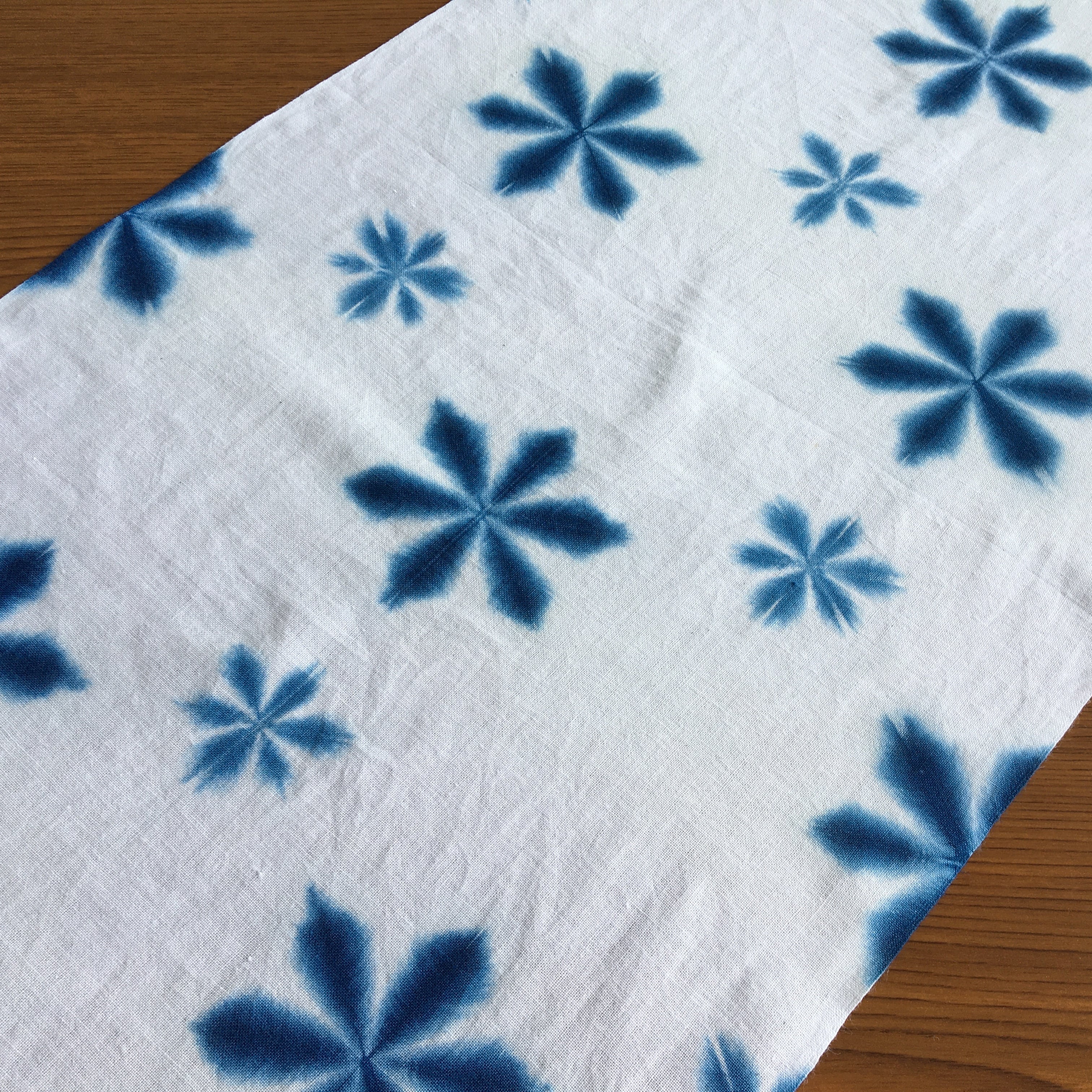 藍染手ぬぐい｜雪花絞り（花と小花／T-016） | 藍と一緒のゆっくり時間