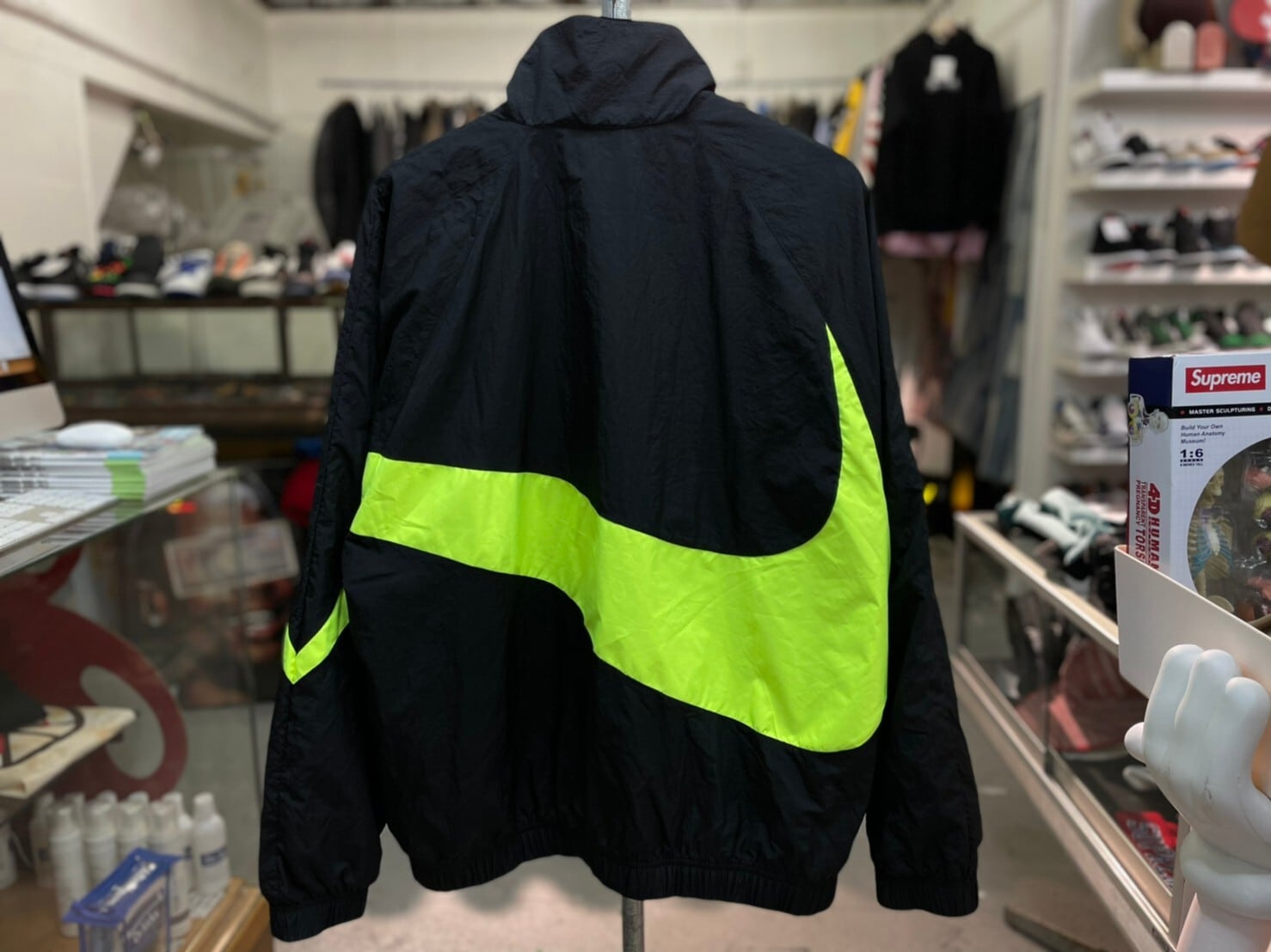 XL NIKE CITY NEON HBR WOOVEN JACKET