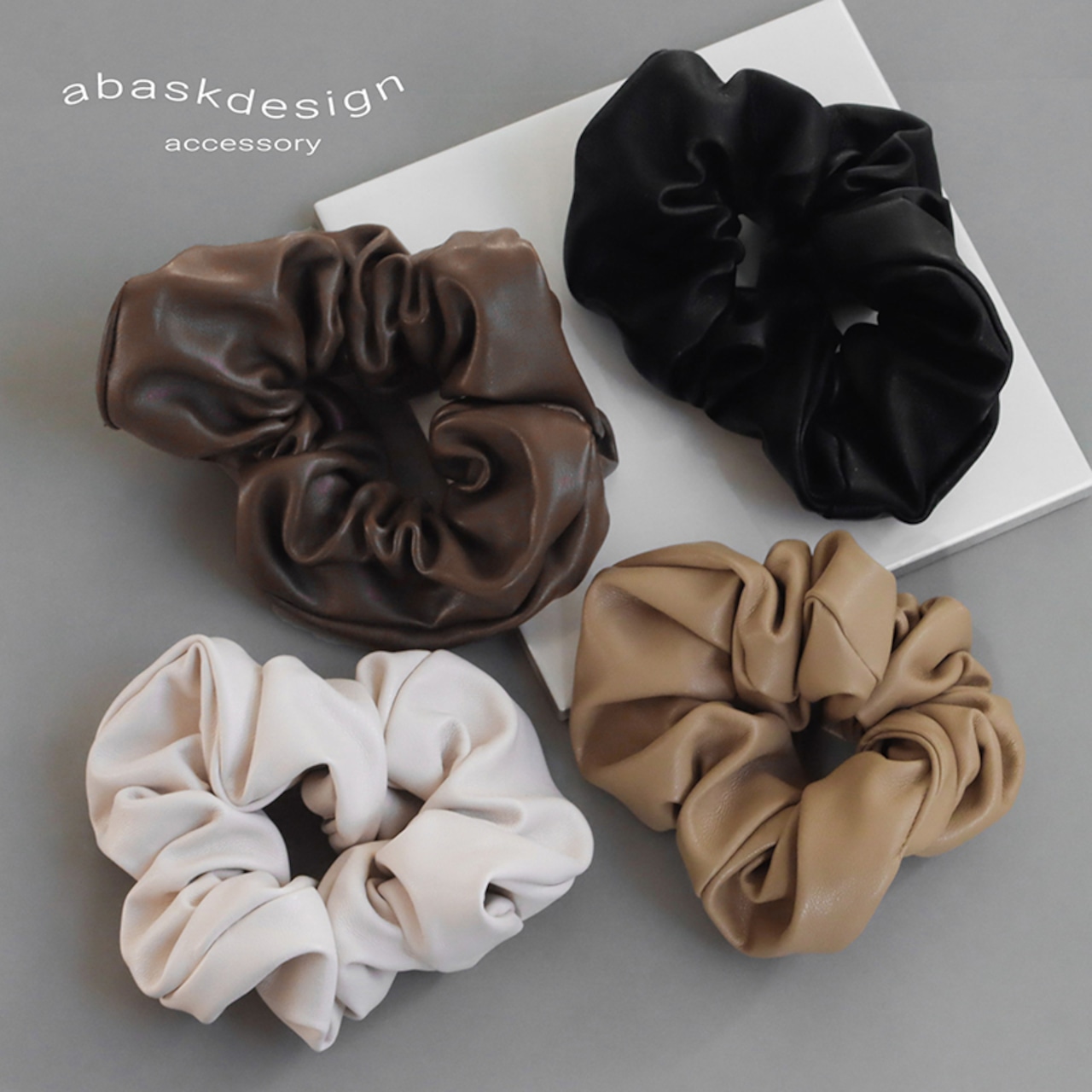 【ネコポス便】ヘアアクセ フェイクレザー シュシュ レディース ヘアアクセサリー 大人 上品 1705