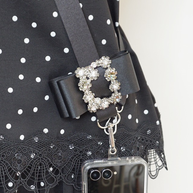 【受注6月5日～6月11日迄】Amin by w.a luxe クリスタルサテン スマホショルダーストラップ flower black