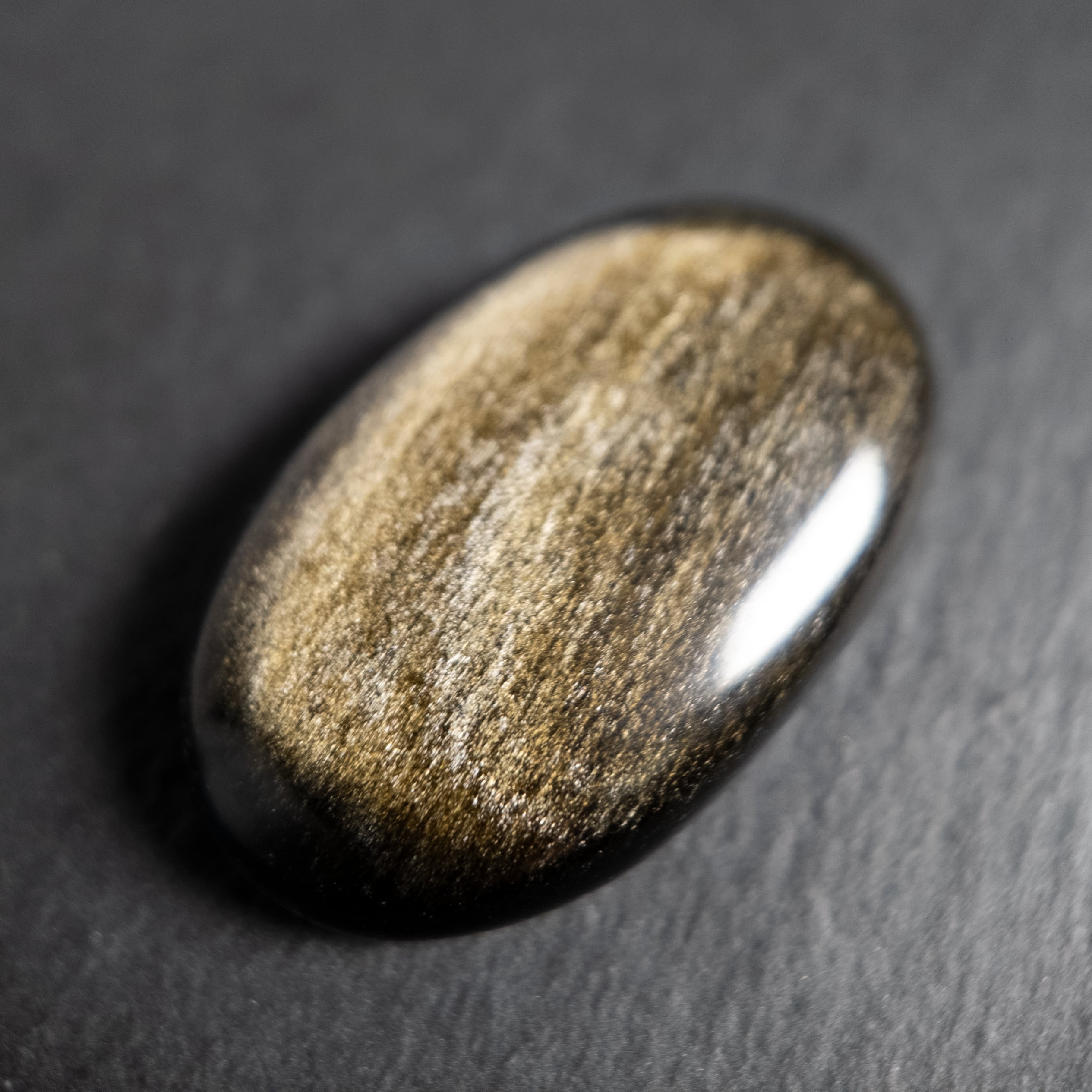 ゴールデンオブシディアン 23.36 x 38.54 x 7.88mm・Golden Obsidian