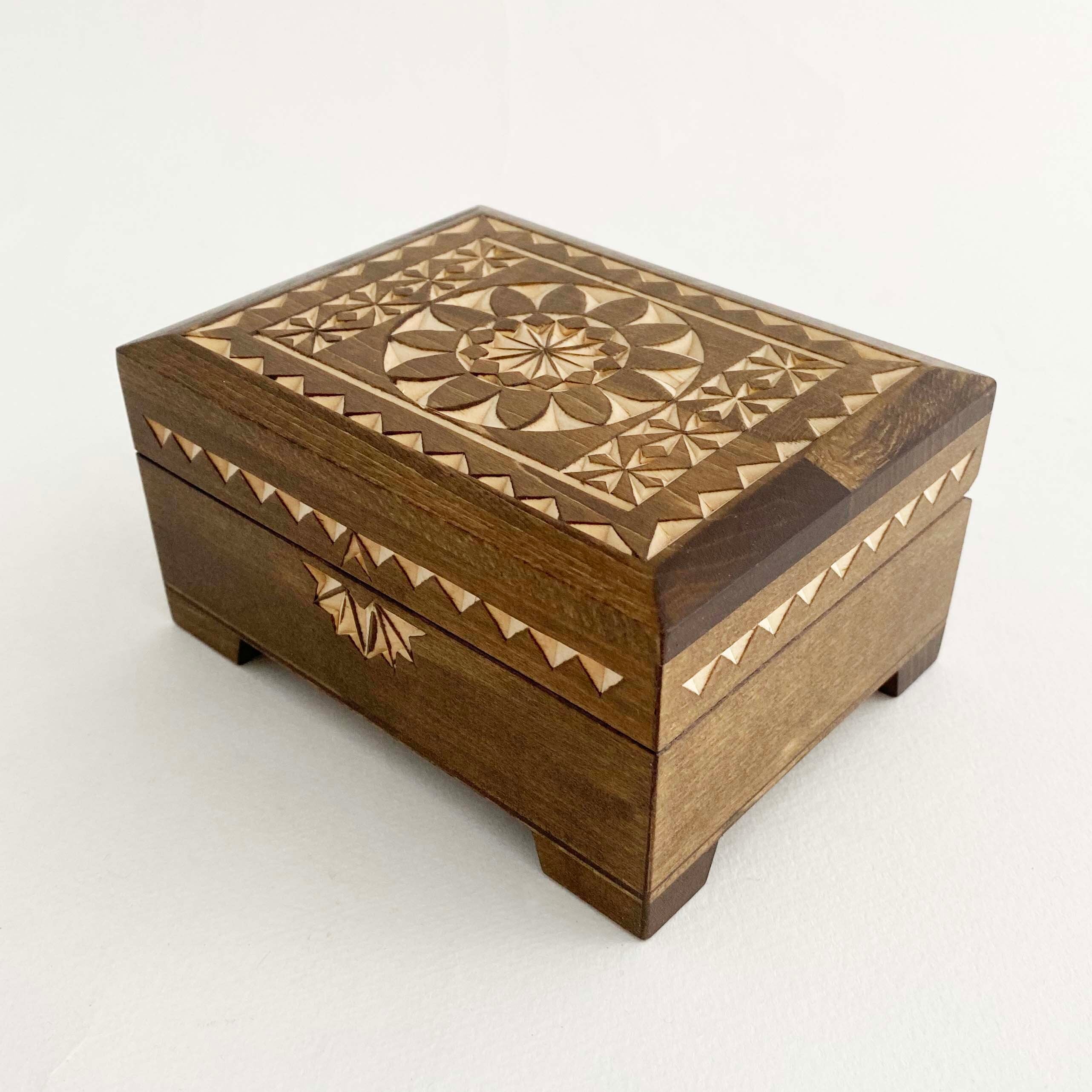 キーロフの木彫ひみつ箱（大）