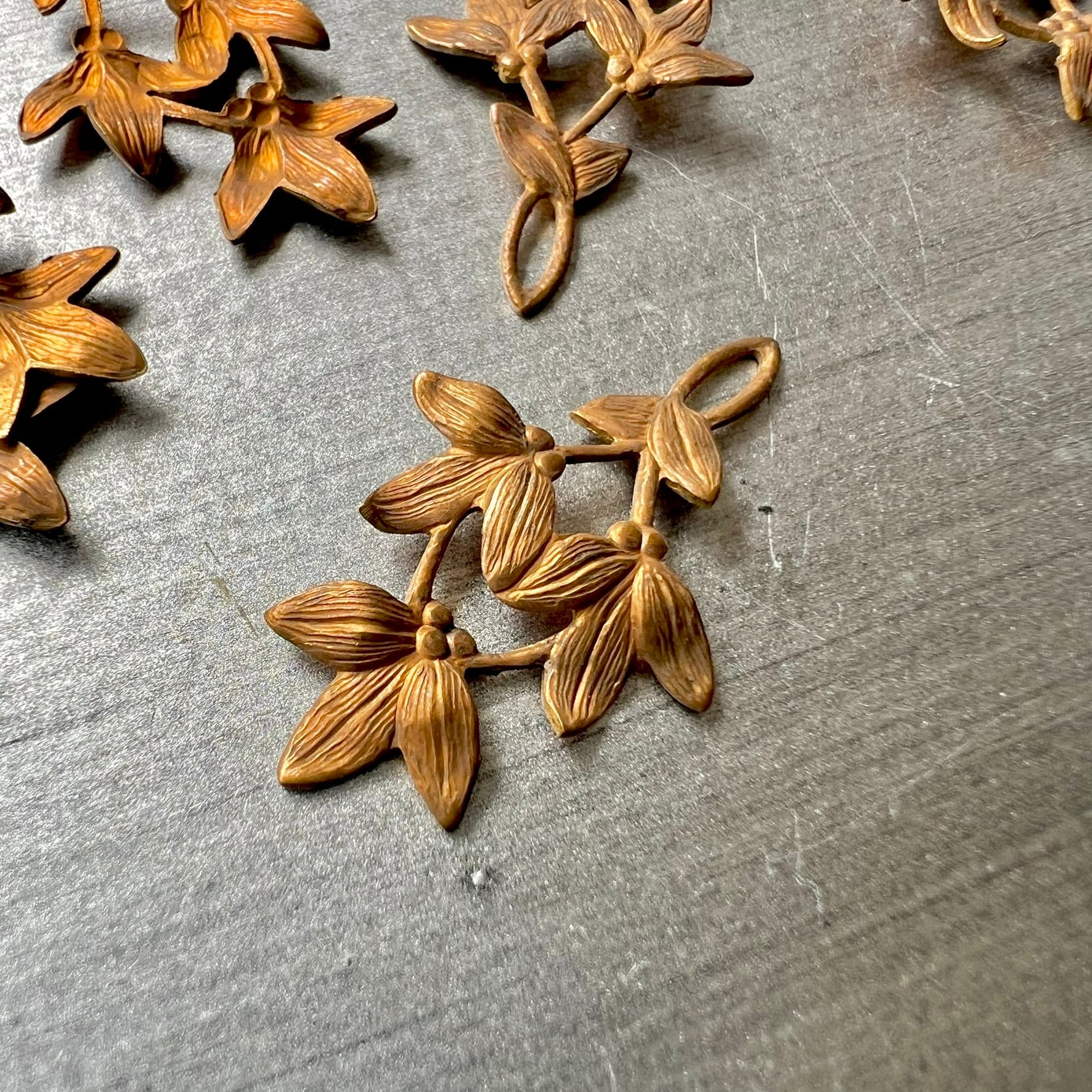 50s ヴィンテージ ミリアムハスケル フラワーモチーフ ブラスチャーム