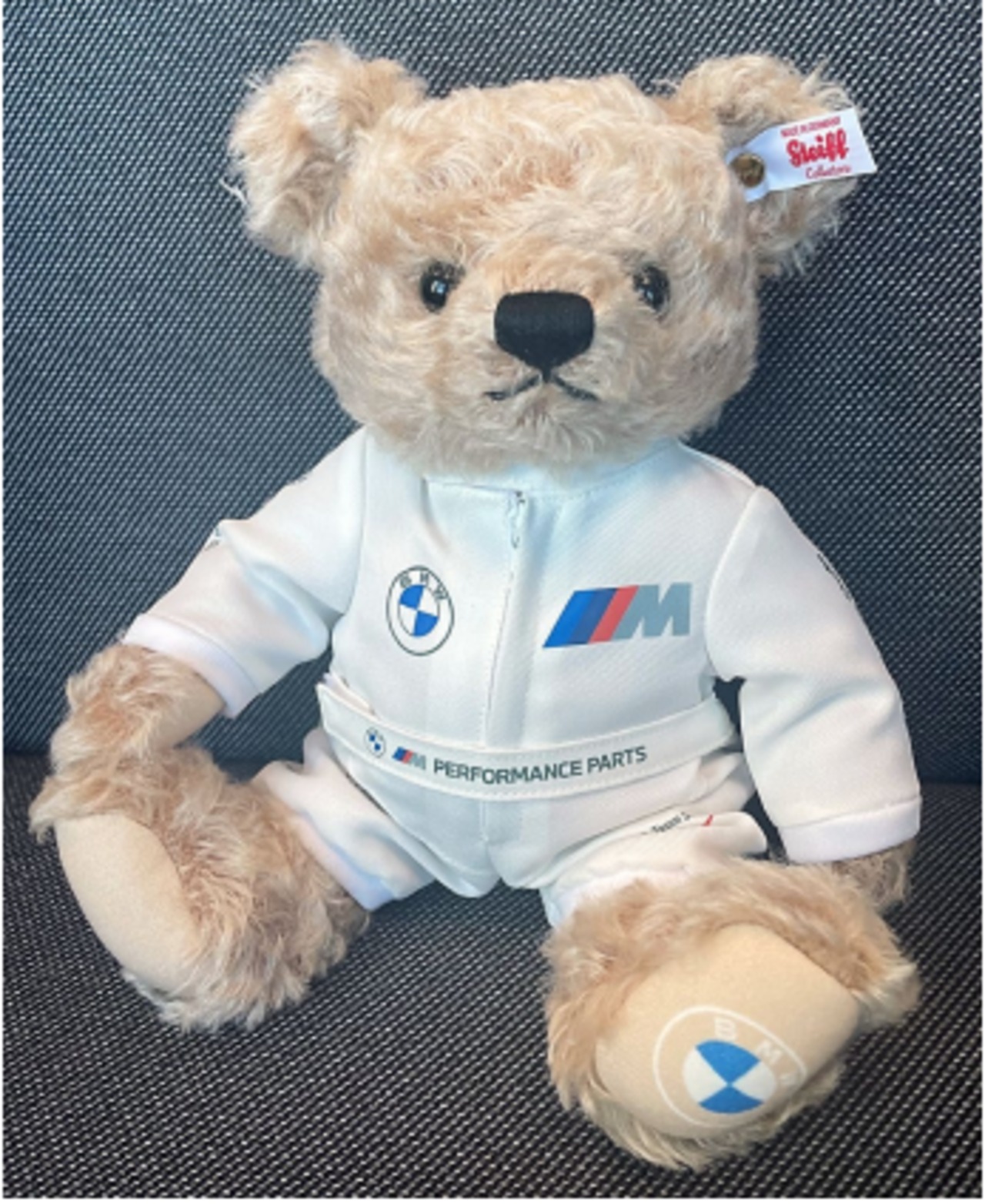 他の人はこちらも検索 メーカーサポート数量限定特別価格 BMW×Steiff 全国1000体限定 ぬいぐるみ