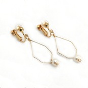 さらりと身につける天然素材アクセサリー！在庫限り 淡水パール多角形デザインイヤリング ピアスへ変更可能