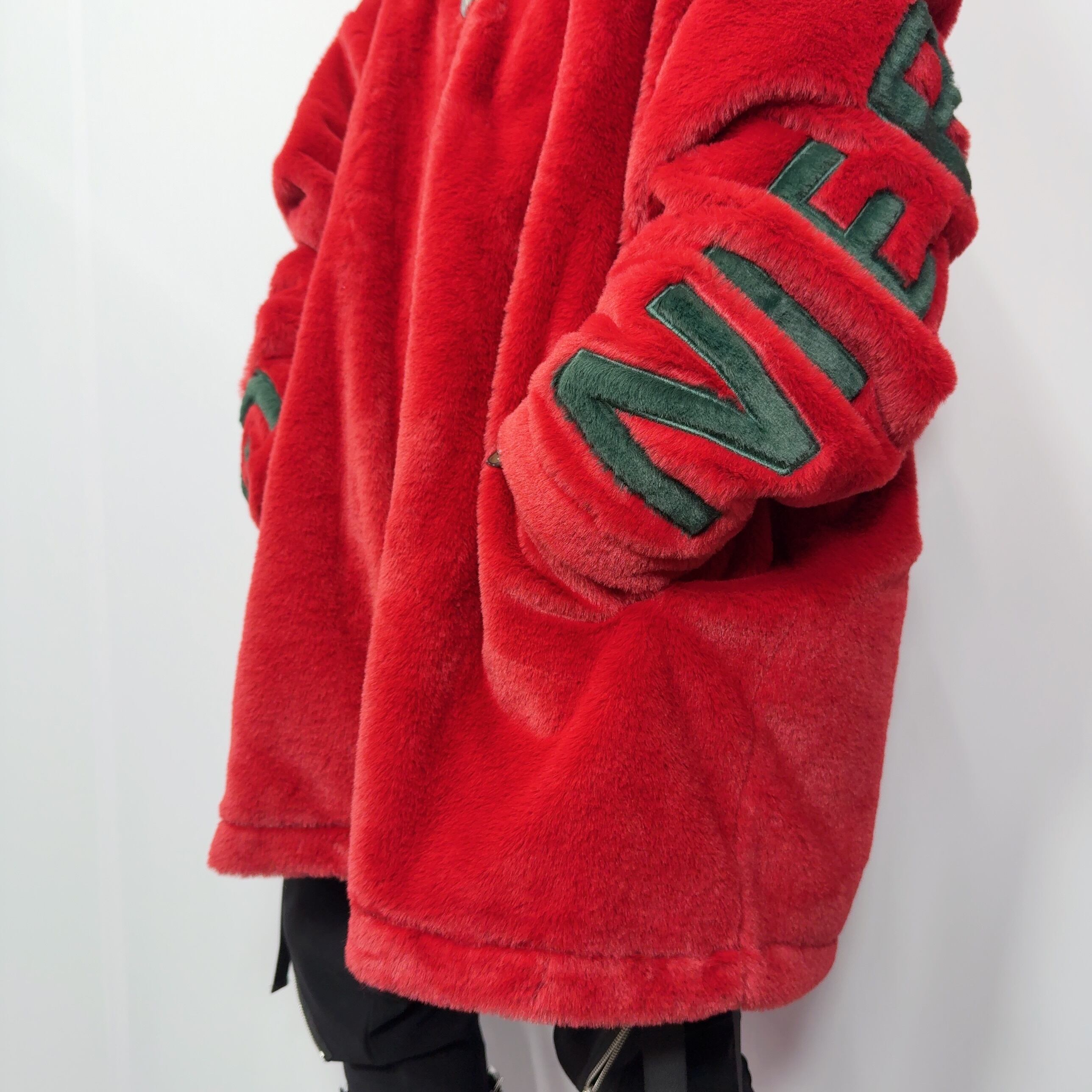 NieR 防寒超ふわもこBACK LOGO OVERSIZE OUTER RED NieR 防寒超ふわもこBACK LOGO OVERSIZE OUTER RED
