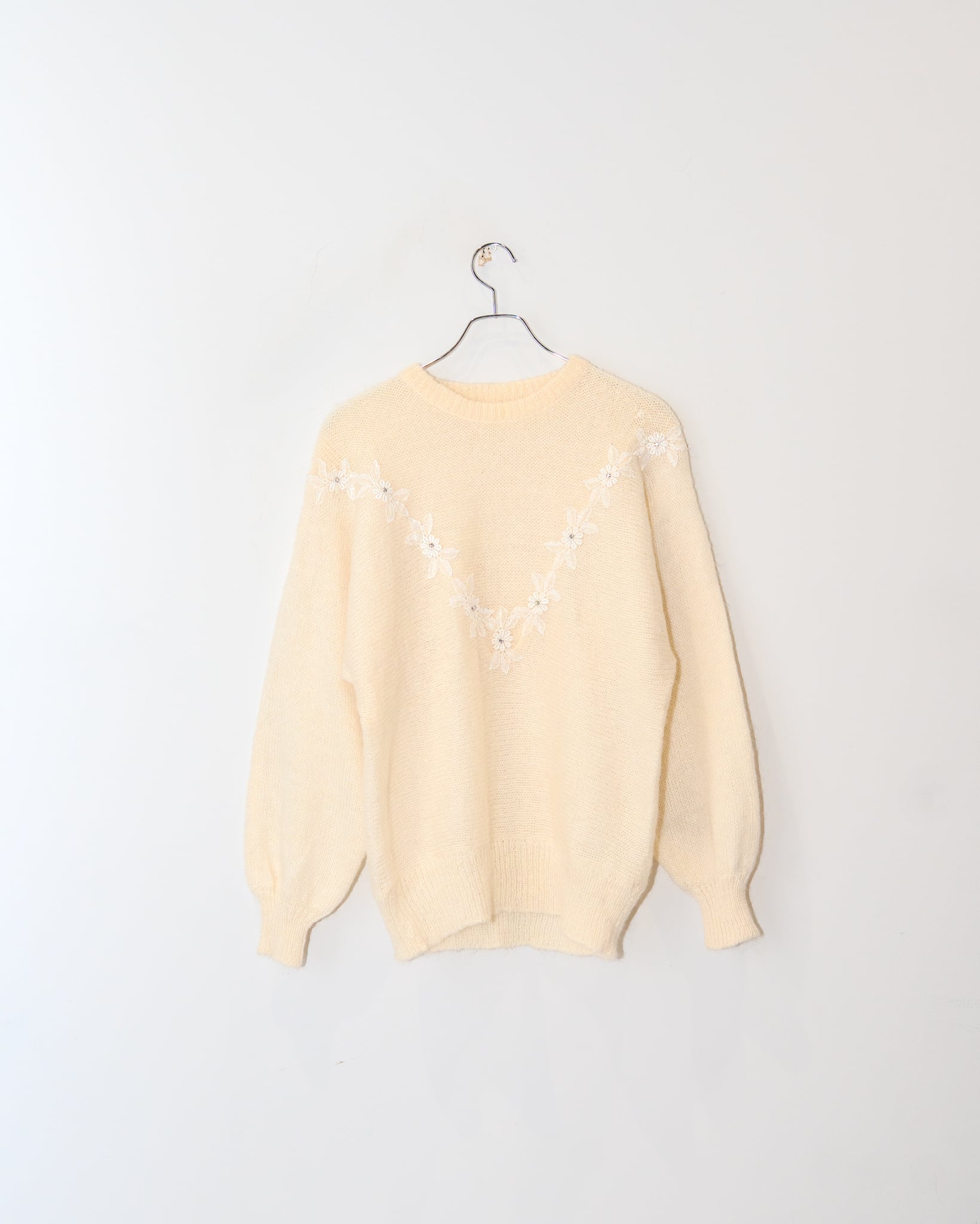 FLOWER DESIGN SWEATER
