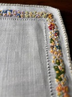 テーブルマット 色刺繍 　花のレリーフ　テーブルセンター　19clm74-1