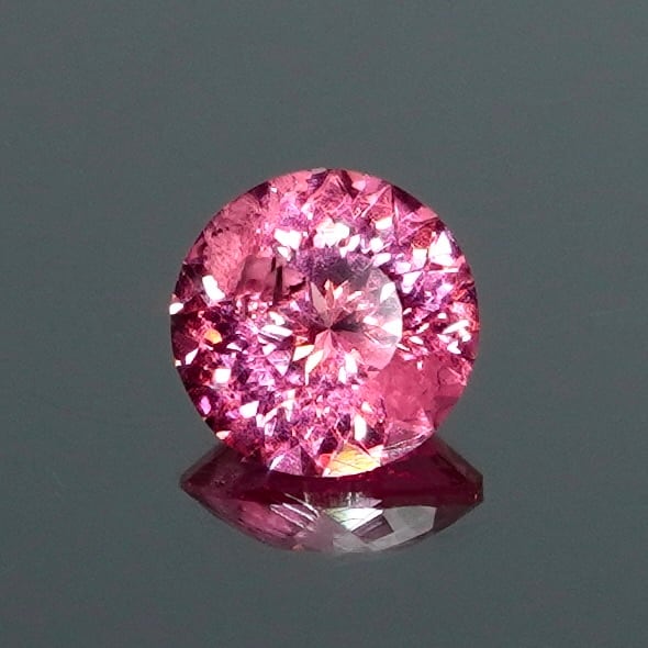 多彩なスピネル Bright Brilliant Cut™️ 129Facets】色彩が奏でる、光の花弁 0.52ct