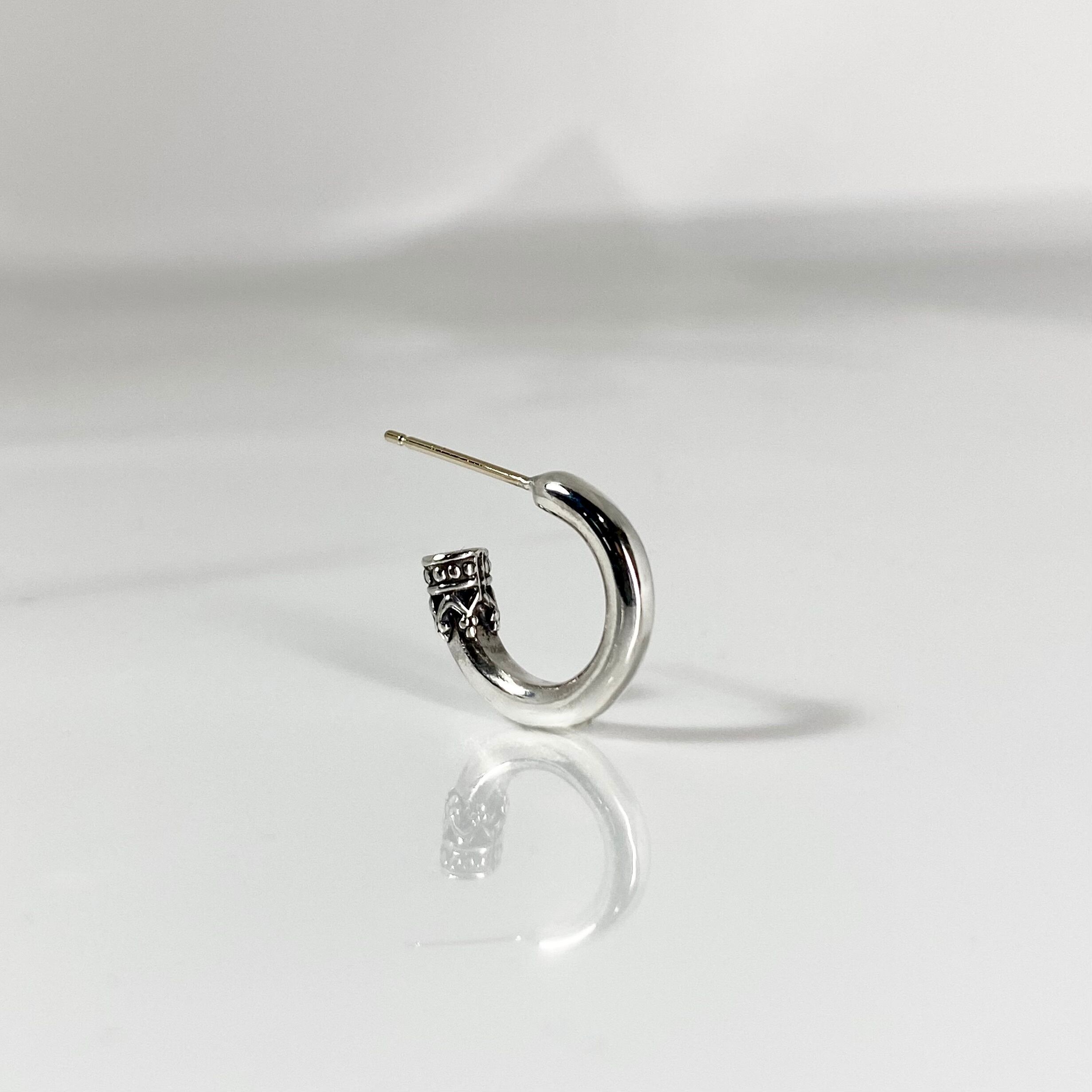 CROWN HOOP EARRING 3mm / クラウンフープ ピアス3mm | GODSIZE