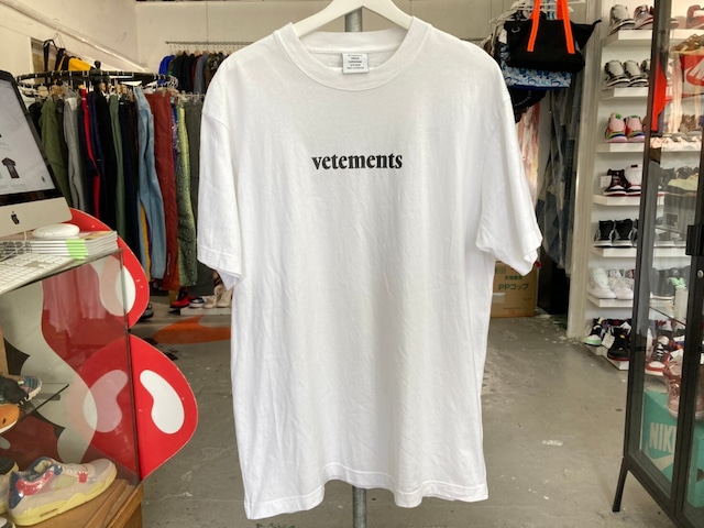 VETEMENTS 20SS PATCH LOGO OVERSIZED TEE WHITE SMALL 85KG7054