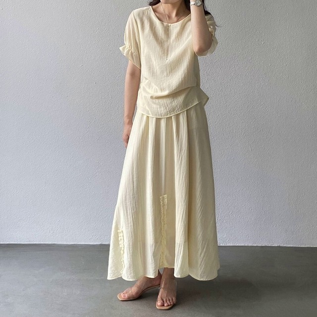 Soft Round Neck トップス & Frill スカート セットアップ [26010477]