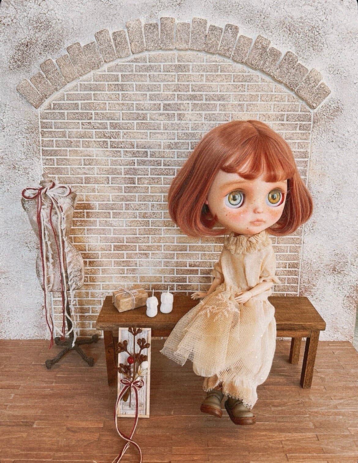 シンプルな木製ホワイトの階段 ミニチュア ドールハウス 背景ボード 壁
