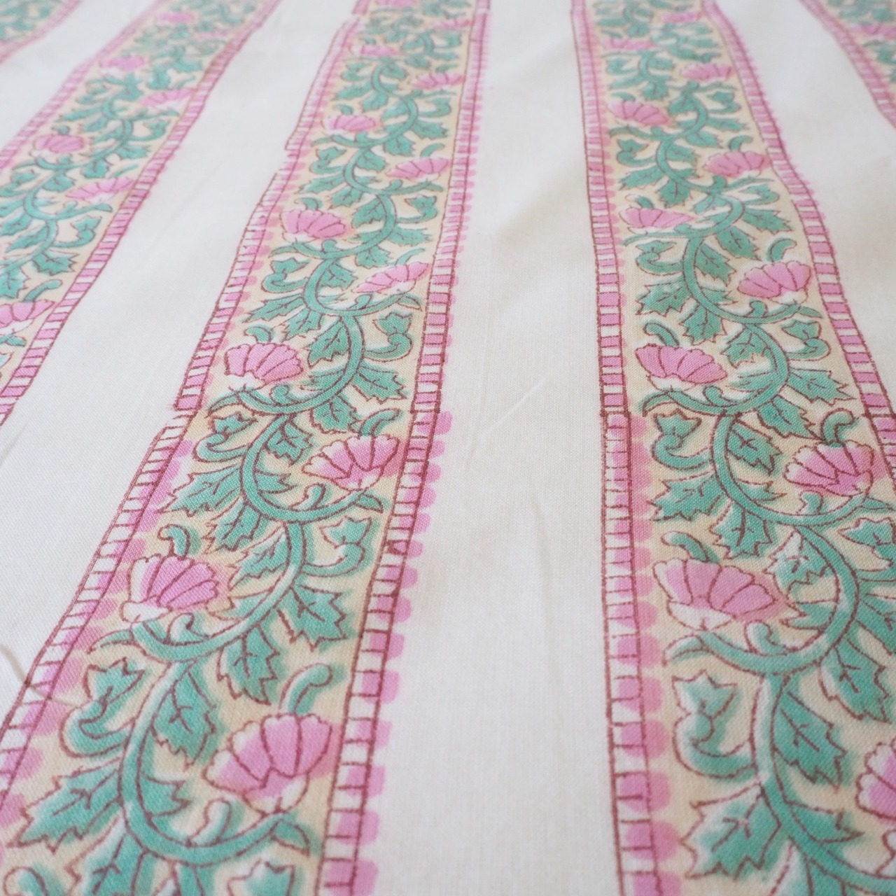 ブロックプリント生地【50cm単位】インド綿 ストライプ柄 薄黄色×ピンク #15522-YL2