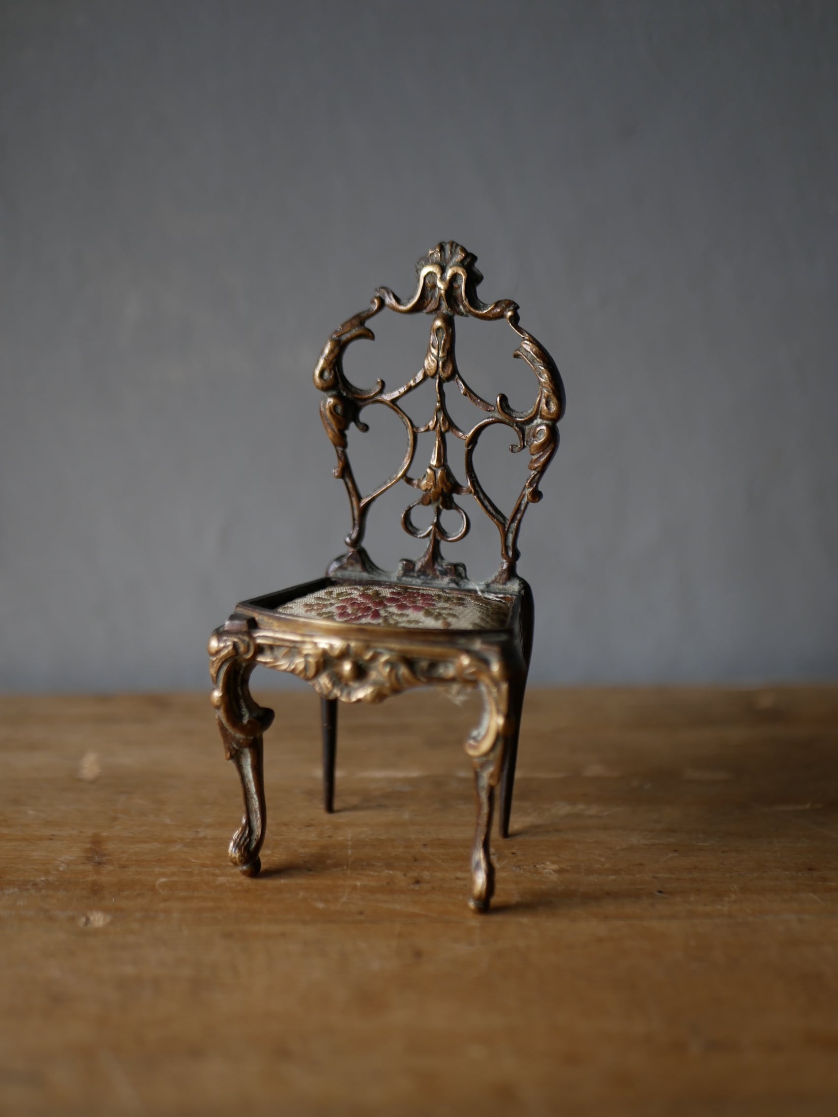 【HOLD/商談中】 ミニチュア 椅子 ドールチェア フランスアンティーク アンティークのある暮ら