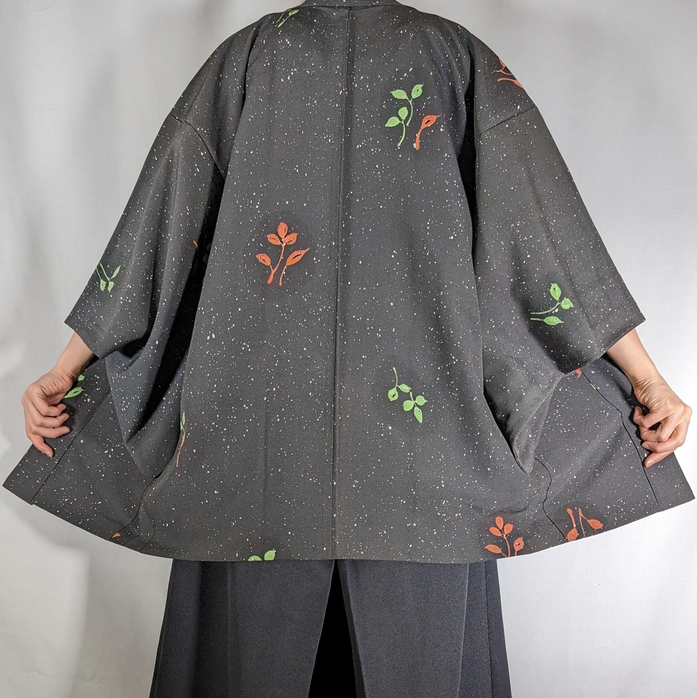 ヴィンテージ】古着 羽織 着物カーディガン モード 刺繍 花柄 黒 赤