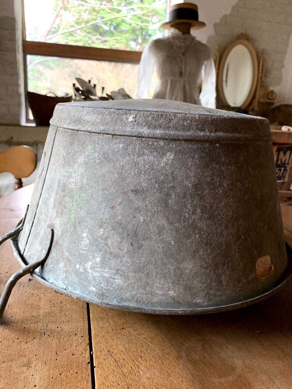 小ぶりなブリキのバケツ たらい | Brocante de La Cocotte （フランス