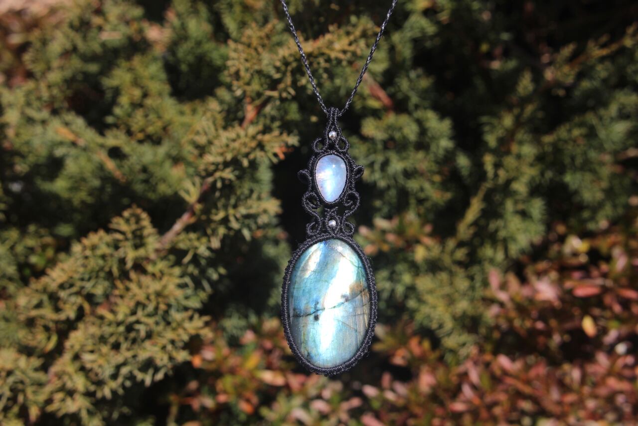 Multi color labradorite & Rainbow moonstone micro macrame pendant