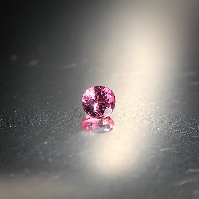 眩いピンクのブリリアンス 0.16ct タンザニア産 天然 アヤナスピネル