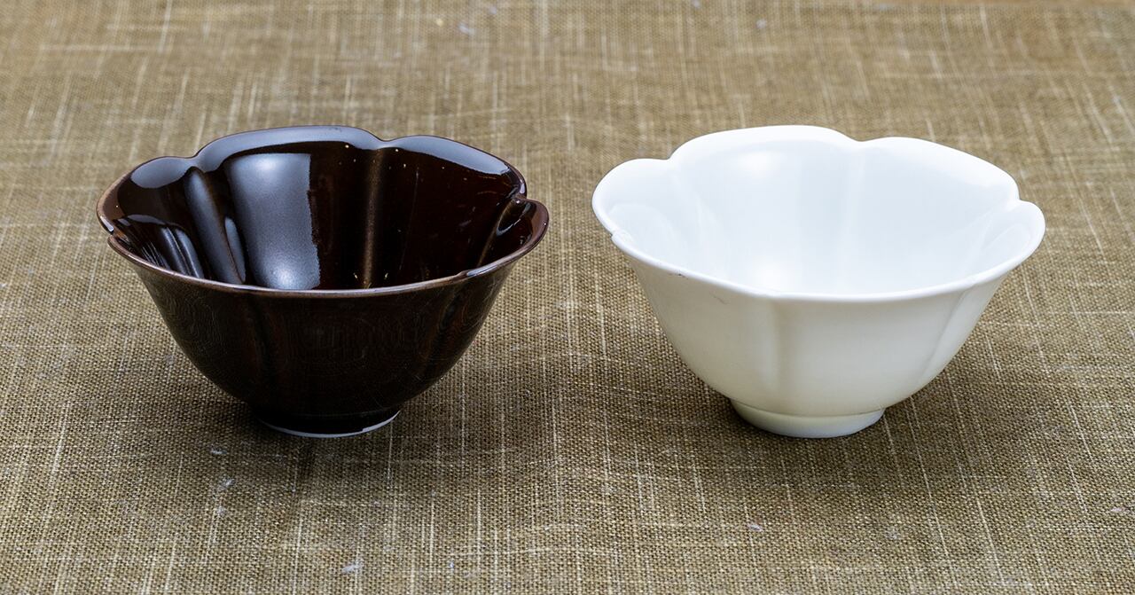椿窯 輪花盃 黒・白 【商品番号：019】 | 瀬戸蔵セラミックプラザ