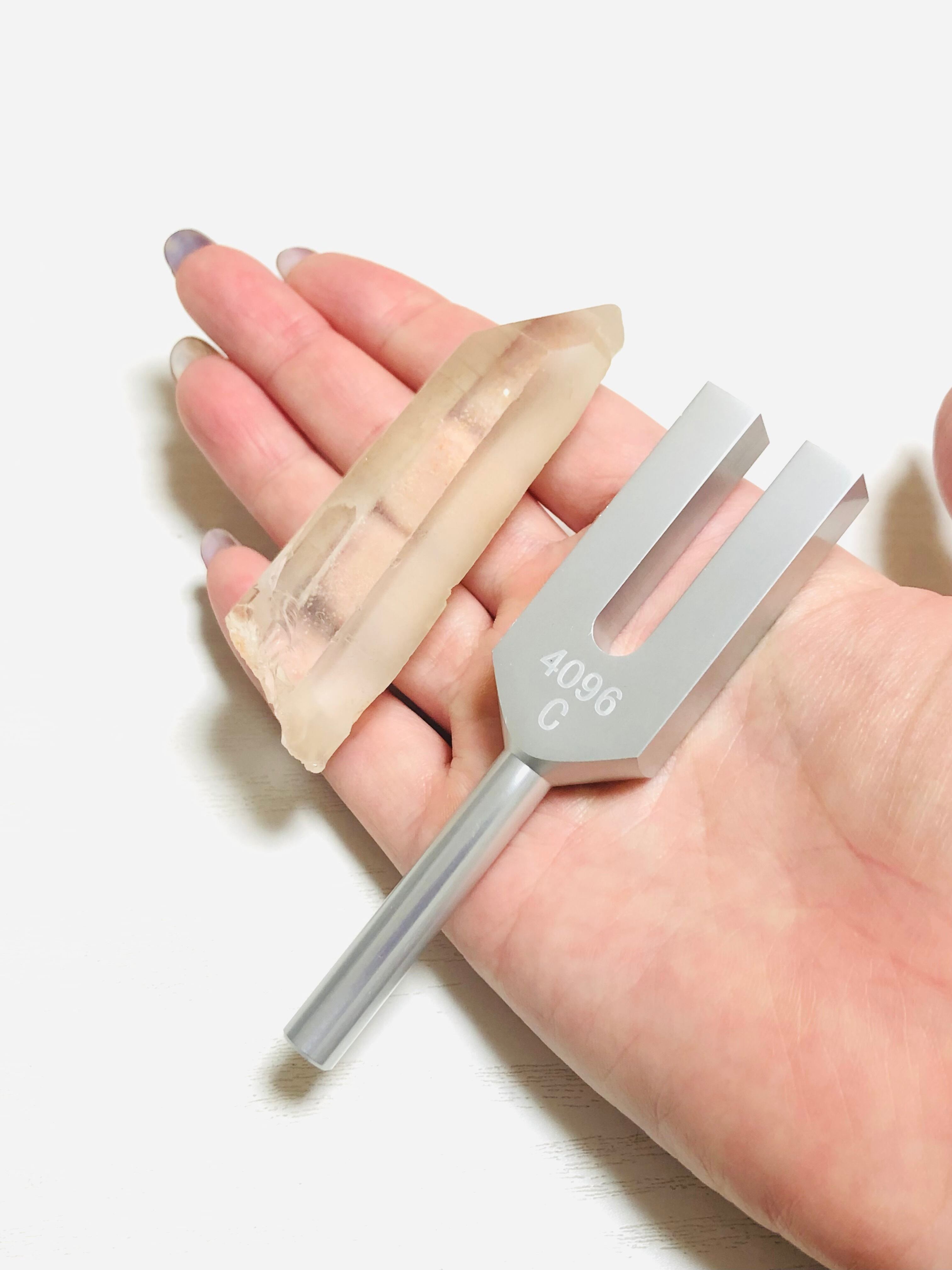 クリスタルチューナー(音叉)&水晶ポイントのセット