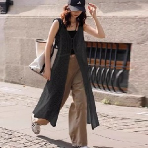 【送料無料】 ロングカーディガン 2色 サマーカーディガン ガウン アウター 羽織り ノースリーブ Vネック フレア Aライン レース 透け感 シースルー ホワイト ブラック 大人カラー モノトーン 薄手生地 大人可愛い 綺麗 シンプル カジュアル 大人 上品 おしゃれ お洒落 大人女子 こなれ感 コンサバ 定番アイテム 体型カバー 夏 女性 レディース ママ 30代 40代 デート お出かけ 女子会 お呼ばれ お茶会 授業参観 休日 アウトドア 着回し 普段使い ファッション スタイル 楽ちん 垢抜け