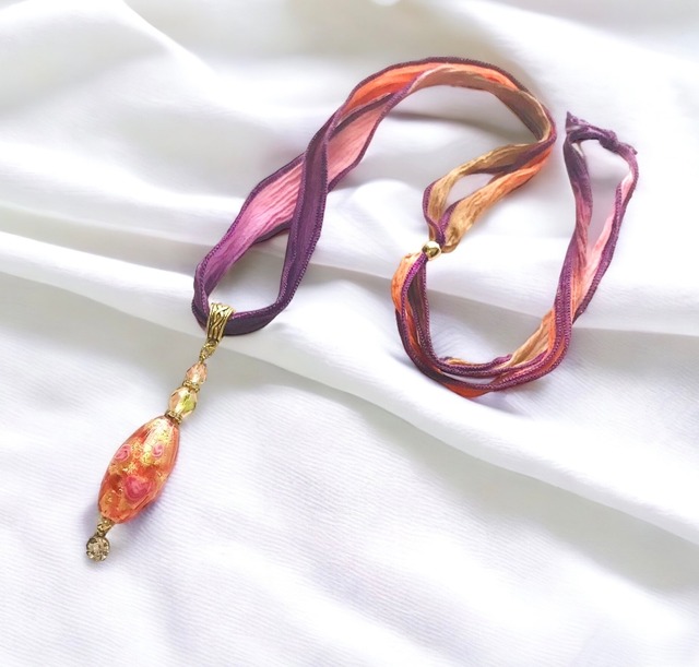 レースローズオーバルネックレス