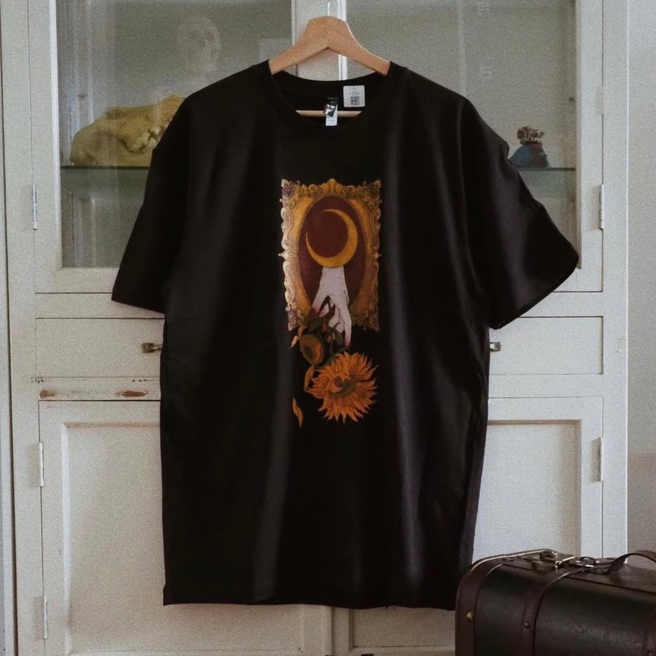 月に焦がれた向日葵のTシャツ