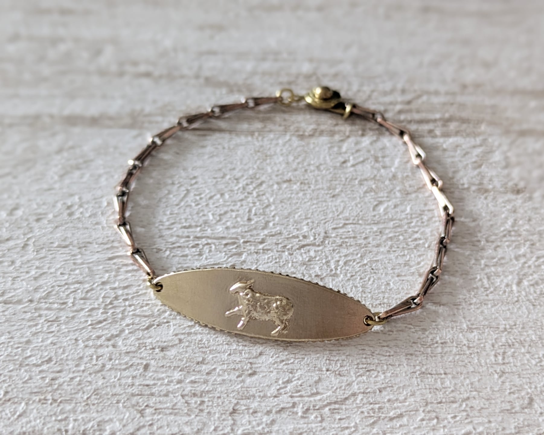 草原とストーブ】タグブレスレット-羊- | hitotonari -animal