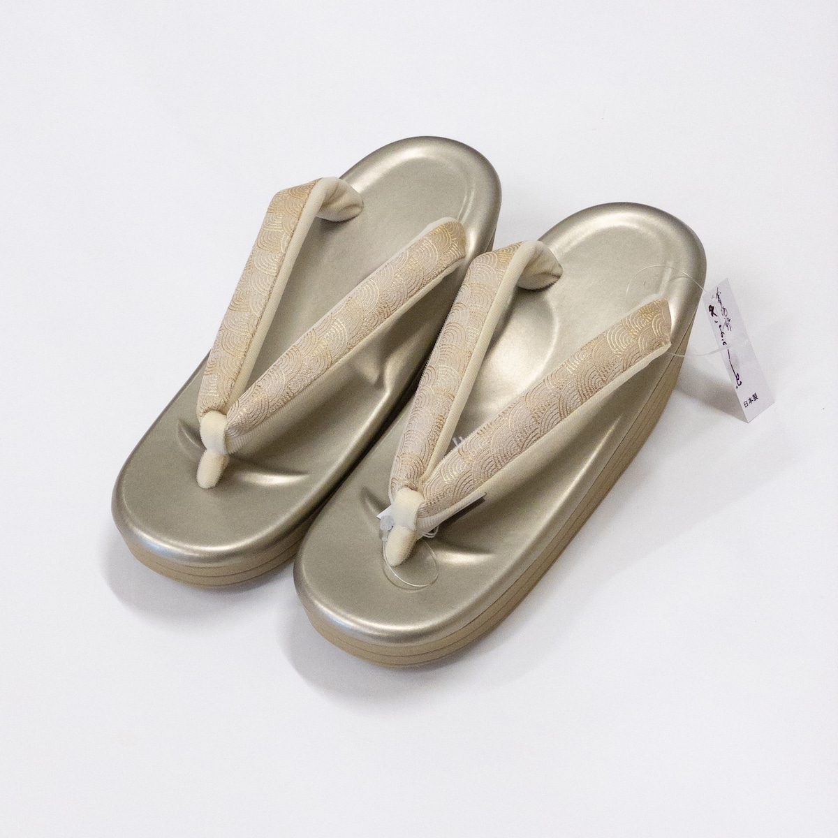 走れる！と話題のアシックス草履 青海波 金色 | 呉服と染 正直屋 