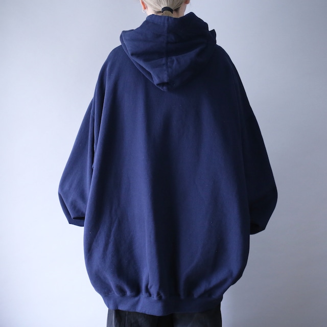 "Champion" dark navy color super over silhouette sweat parka