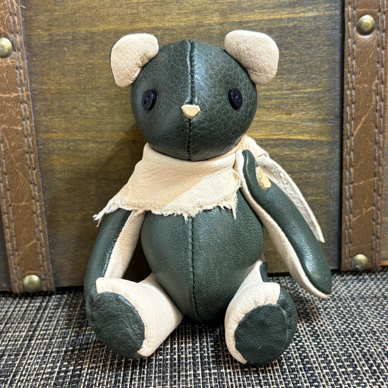 【ジビエレザー鹿革】のベルベア★マイスターの手作り「ベルズベア」ダークグリーン＆ナチュラル 写真の1点販売です