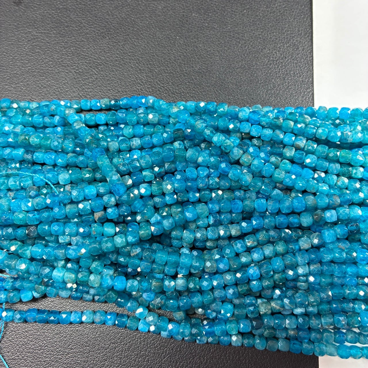 アパタイト キューブ 青 4.2㎜ | K0050