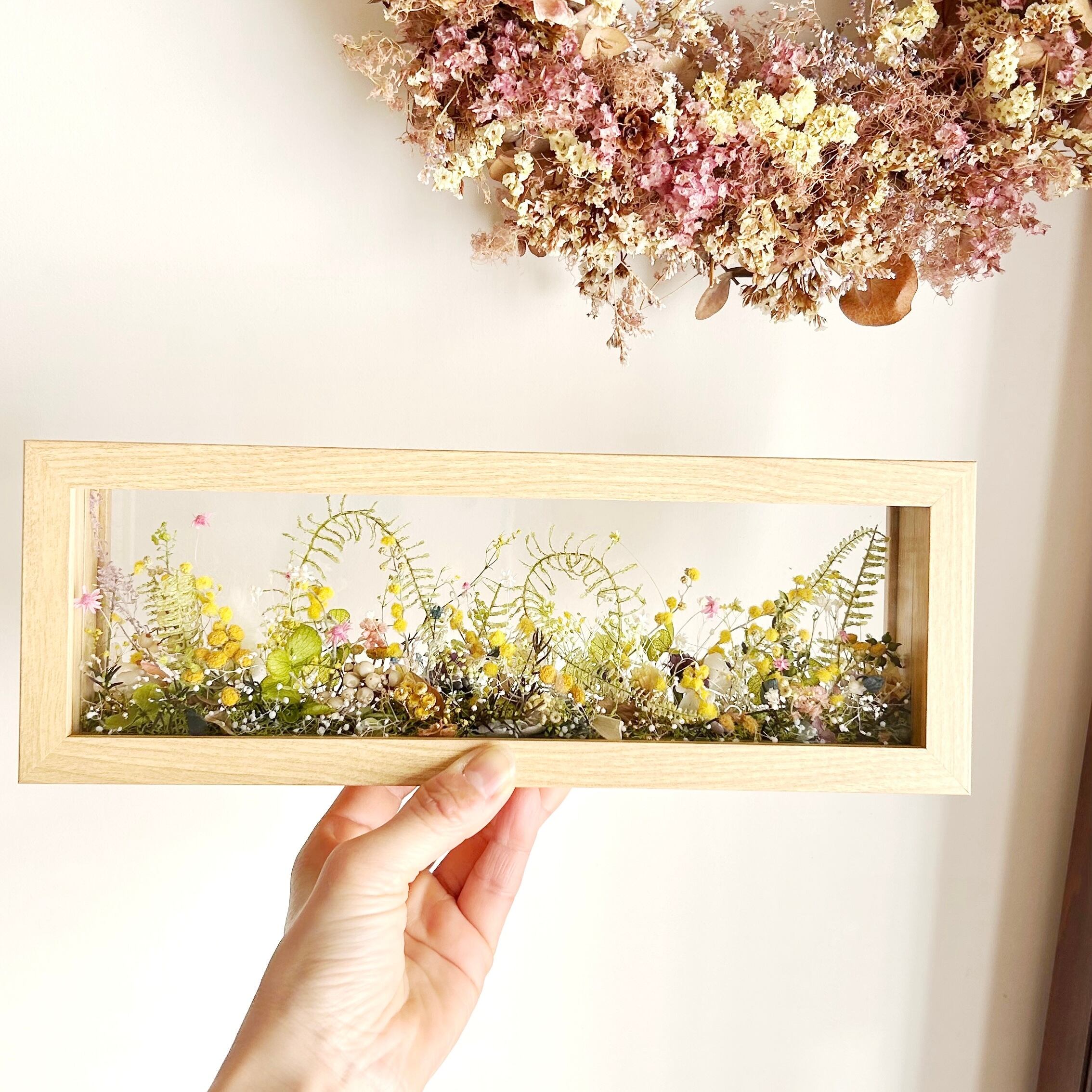 プリザーブドフラワーの小花がいっぱい！ガラスフレームアレンジ