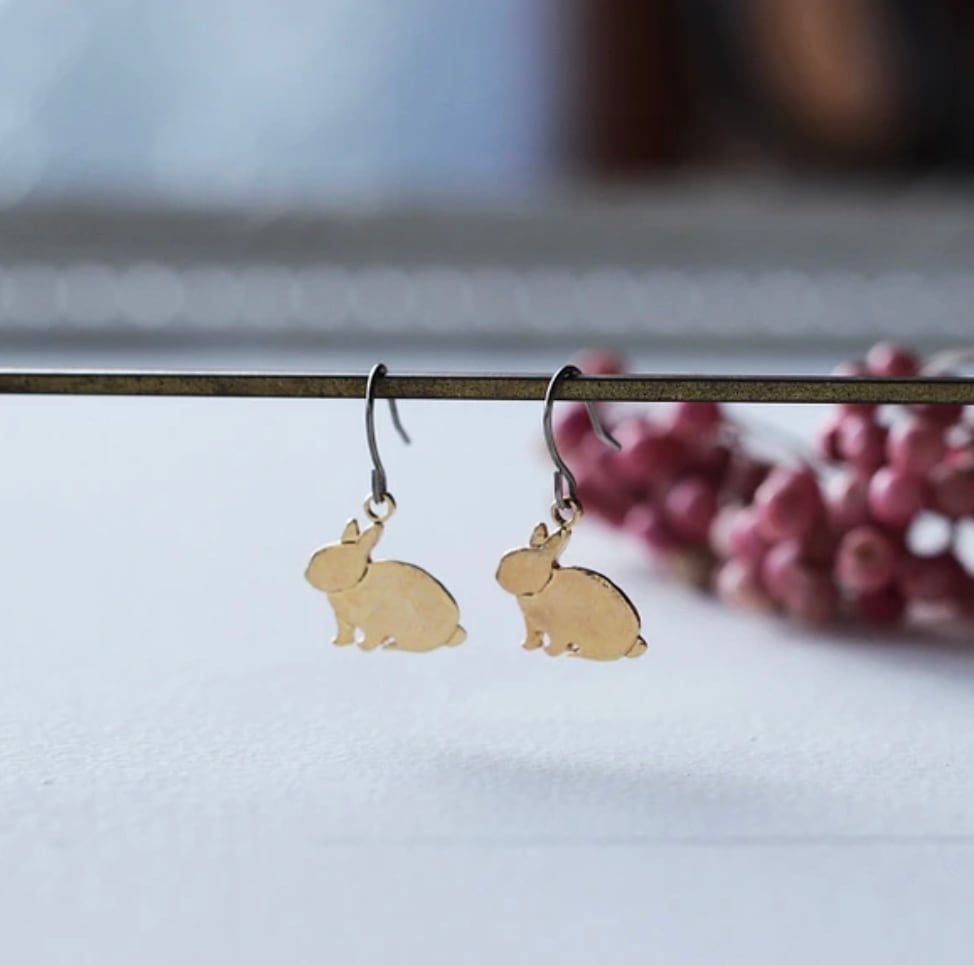 おすわりうさぎ｜ピアス｜P612 | thuthu appetizing accessories